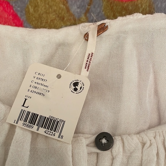 Adorable! Free People, empire waist cotton, button front blouse. Lovely drape. - Picture 7 of 12